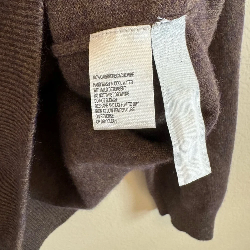 Black Brown 1826 Men’s v-neck cashmere sweater